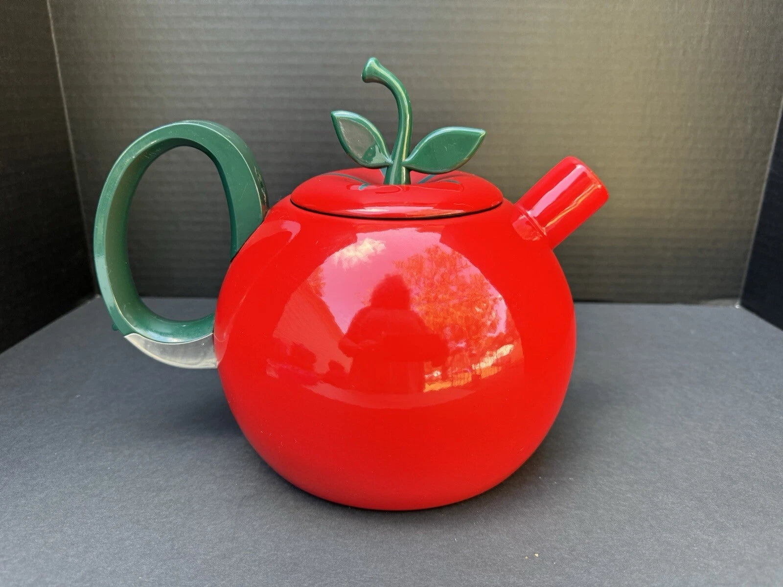 Copco - Enamel Tomato Tea Kettle - Brilliant Red - 2.5 Quarts