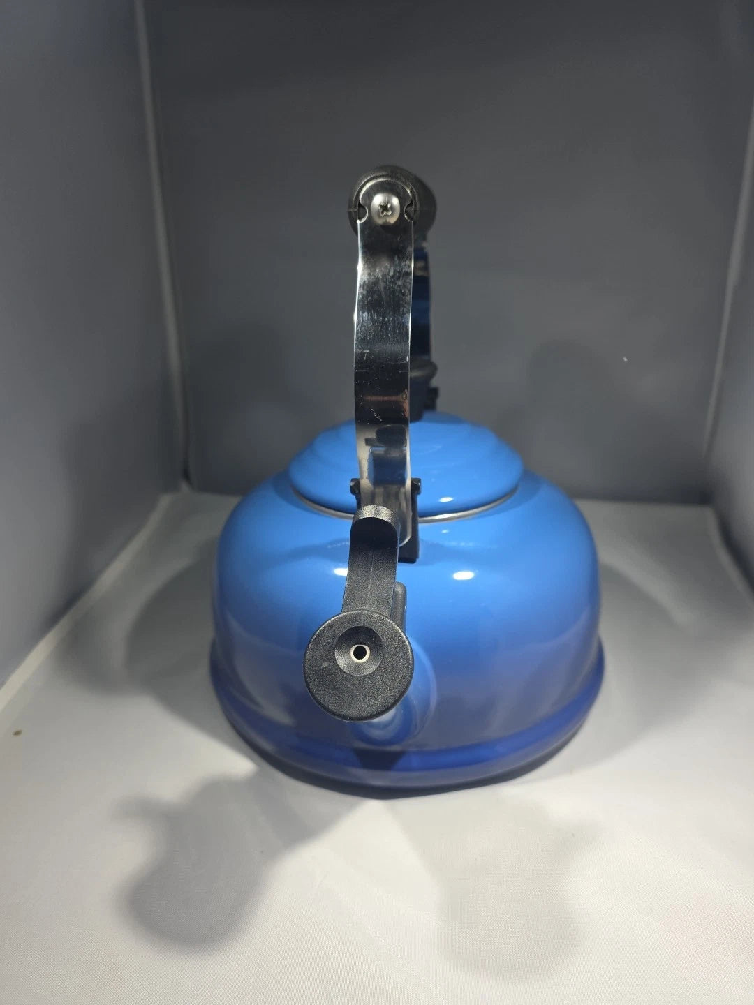 Le Creuset Enamel On Steel Whistling Tea Kettle 1.7 qt. Blue Ombre Teapot Gas El