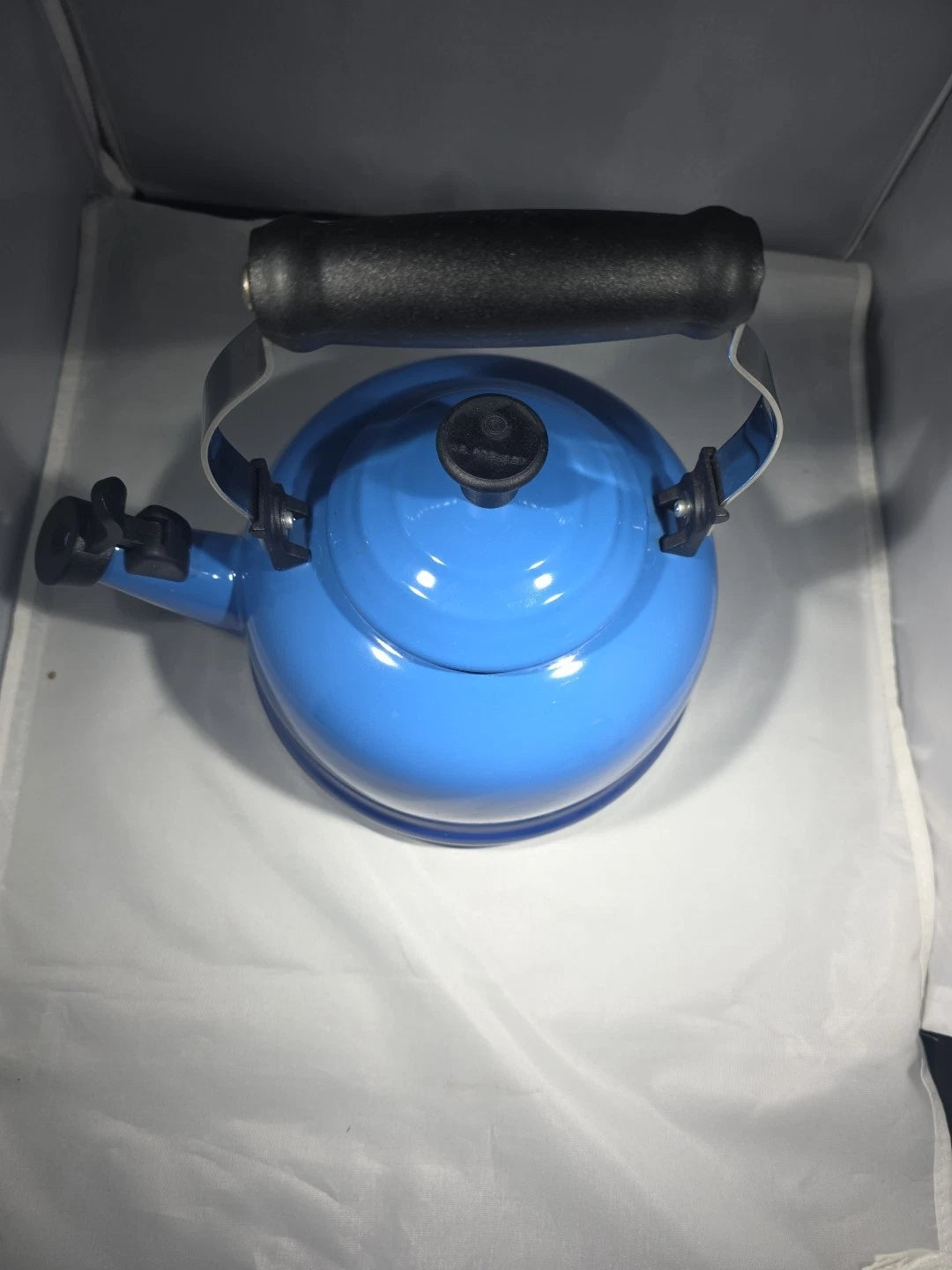 Le Creuset Enamel On Steel Whistling Tea Kettle 1.7 qt. Blue Ombre Teapot Gas El