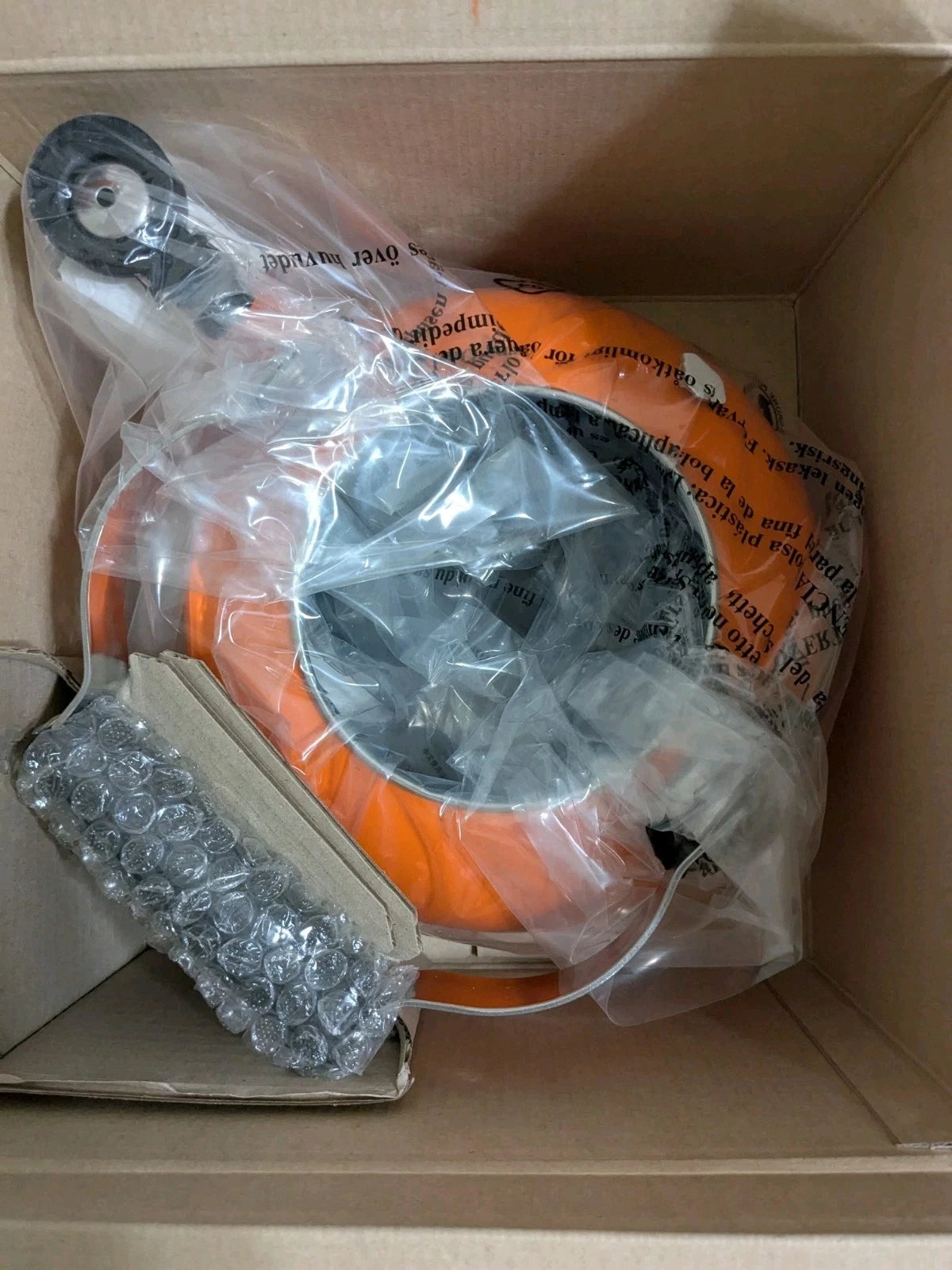 Le Creuset Enameled Whistling Tea Kettle Flame Orange 1.6 L 1.7 Qt New NIB