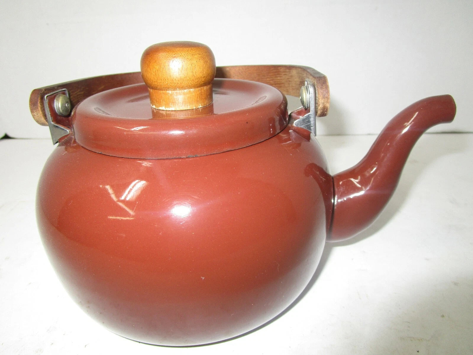 Gailstyn Sutton Taiwan Brown Vintage Enamelware Kettle Wood Handle Teapot