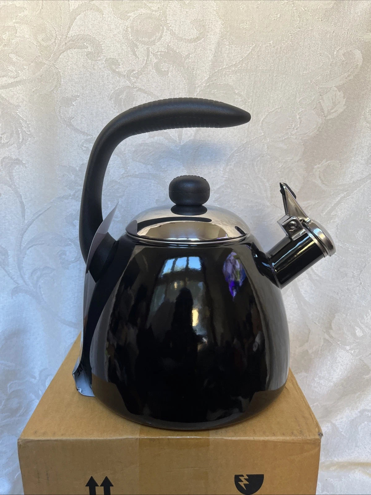 FARBERWARE Bella Water Kettle Whistling Stovetop Tea Pot - Black 2.5Qt.