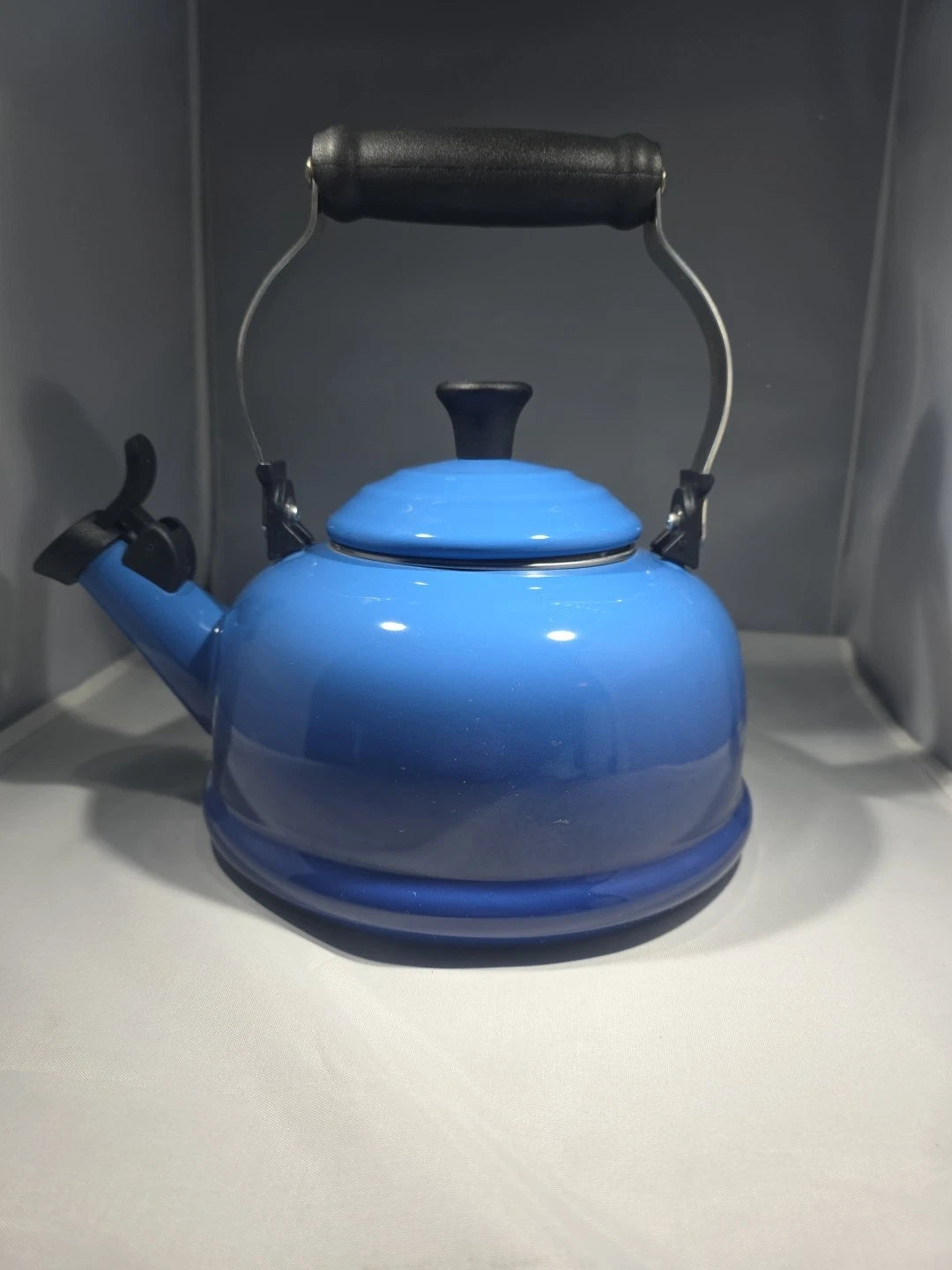 Le Creuset Enamel On Steel Whistling Tea Kettle 1.7 qt. Blue Ombre Teapot Gas El