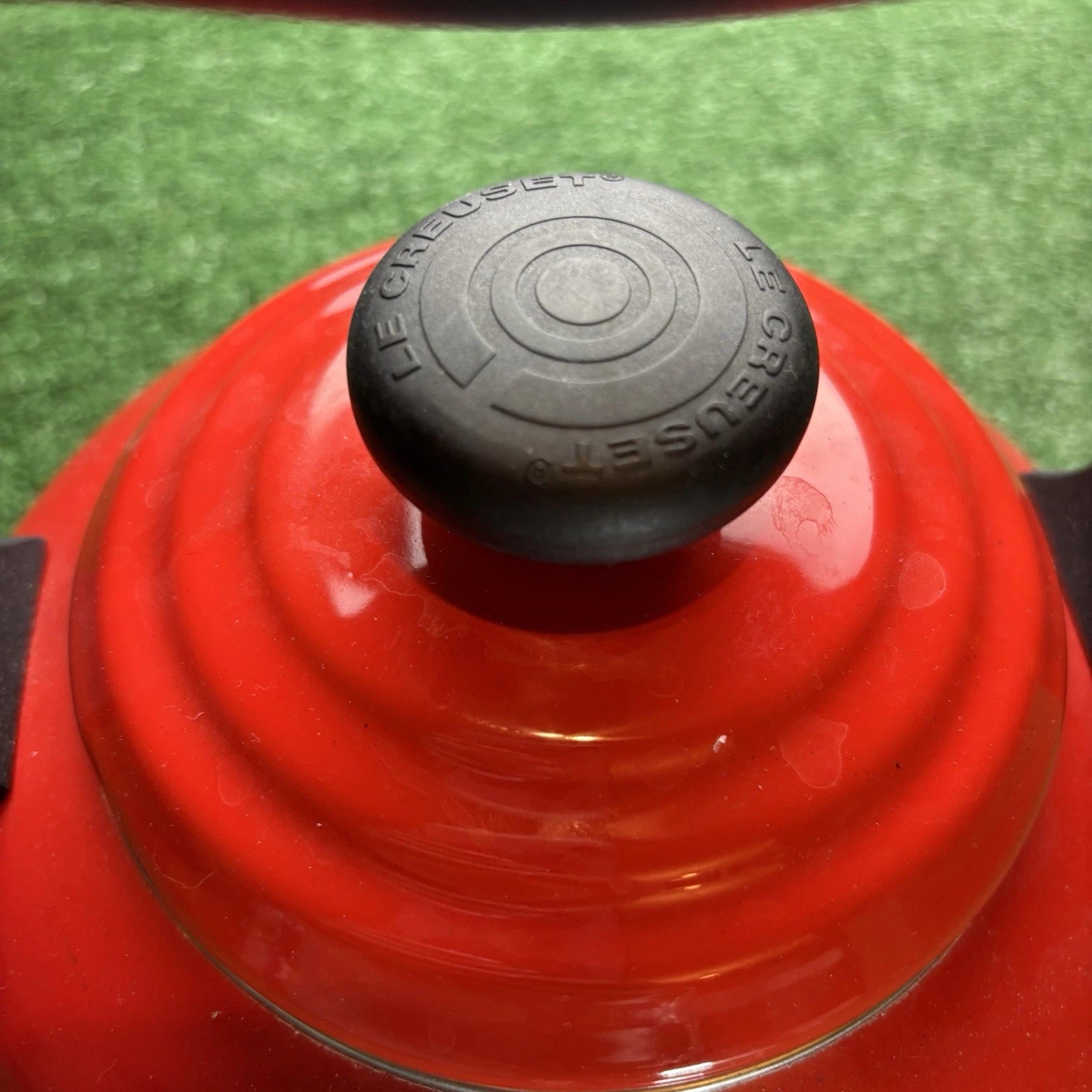 Le Creuset 2.2 Qt / 2L Kettle with/Lid Red Ombre Flame Enamel