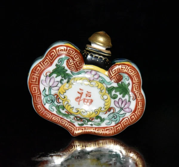 2.8" Powder enamel snuff bottle with patterns of good fortune in Qing Dynasty