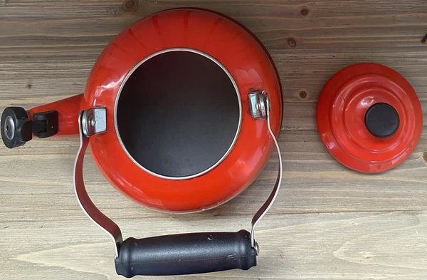 Le Creuset OOLONG Kettle Cerise Red 1.7QT/1.6L Enamel Minor Wear