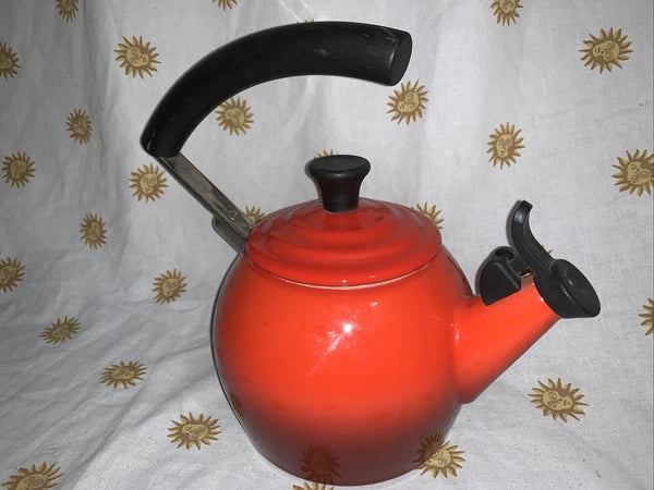 Le Creuset 1.25 qt Enamel on Steel Red Gradient Whistling Tea Kettle Pot Steam