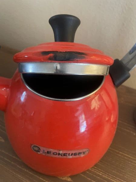 Le Creuset Carmin Red Halo Whistling Tea Kettle Enamel on Steel 1.5L 1.6 Qt