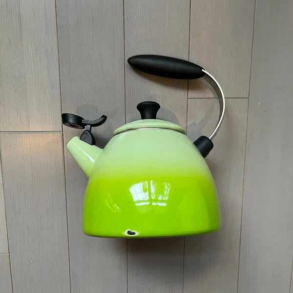 Le Creuset Lime Green Enamal On Steel Kiwi Whistling Tea Kettle 1.6 qt VGC