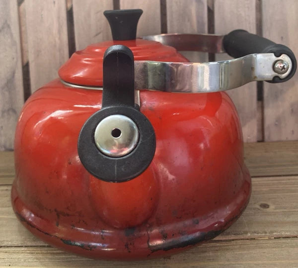 Le Creuset OOLONG Kettle Cerise Red 1.7QT/1.6L Enamel Minor Wear