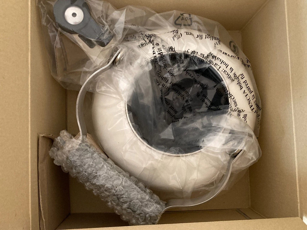 Le Creuset Whistling Tea Kettle 1.7 Qt White Enamel on Steel New