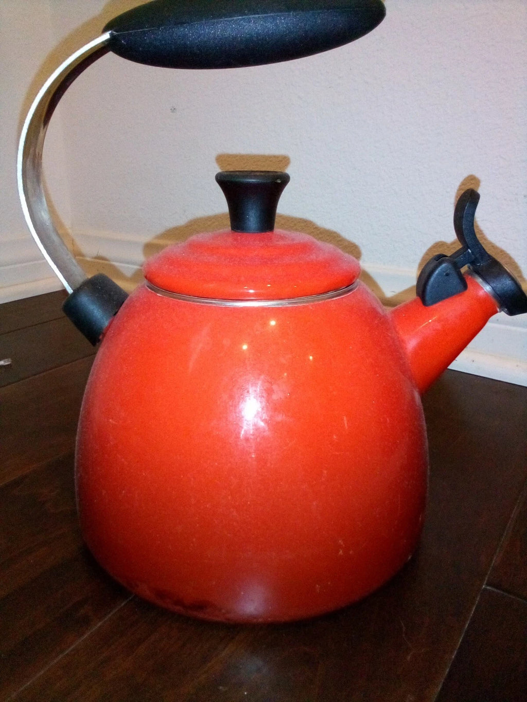 LE CREUSET Tea Kettle 1.7 Quart / 1.6 Litre Red Enamel Teapot