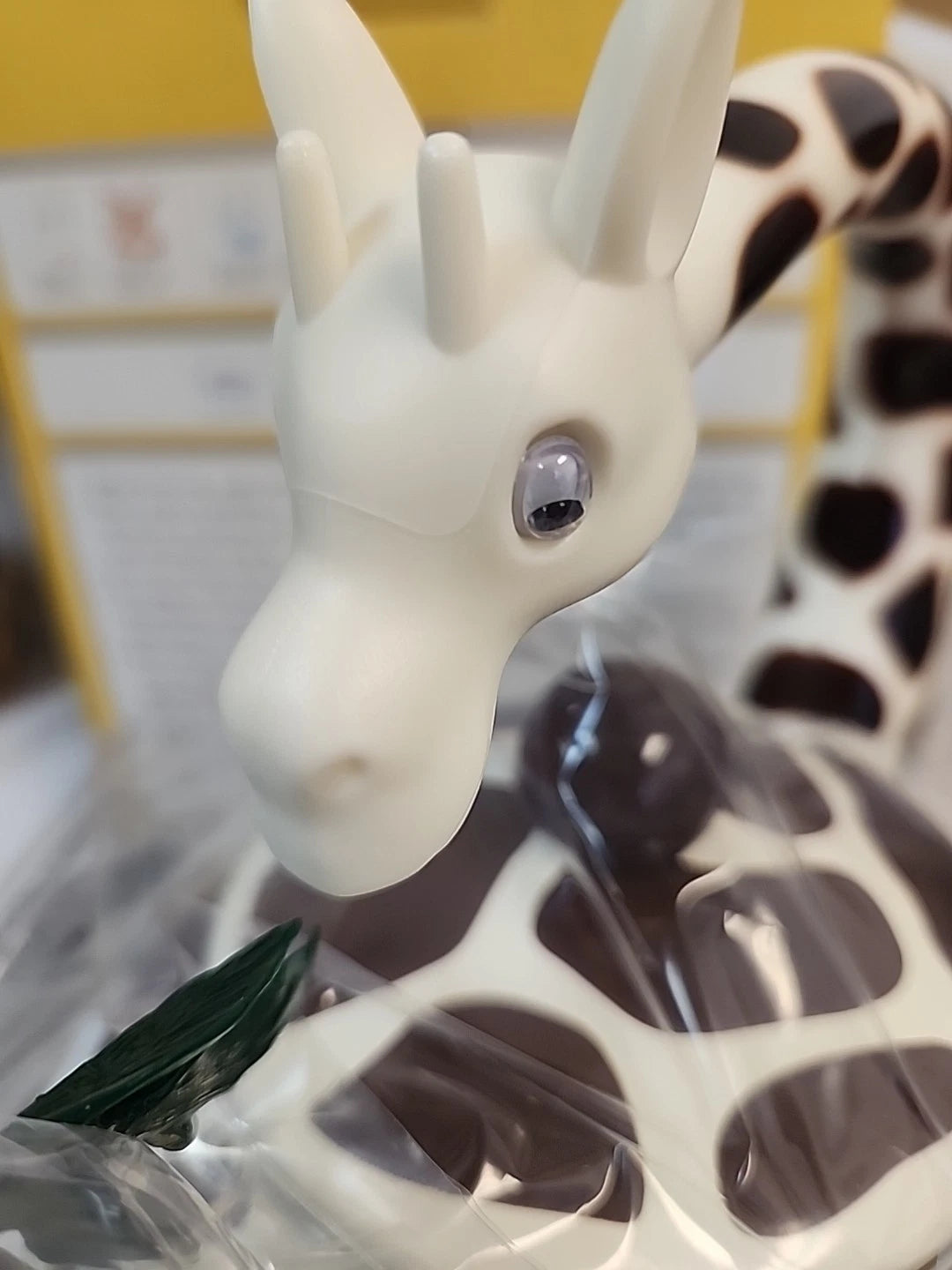 NEW IN BOX  Supreme Housewares Giraffe Whistling  Enamel Teapot Tea Kettle