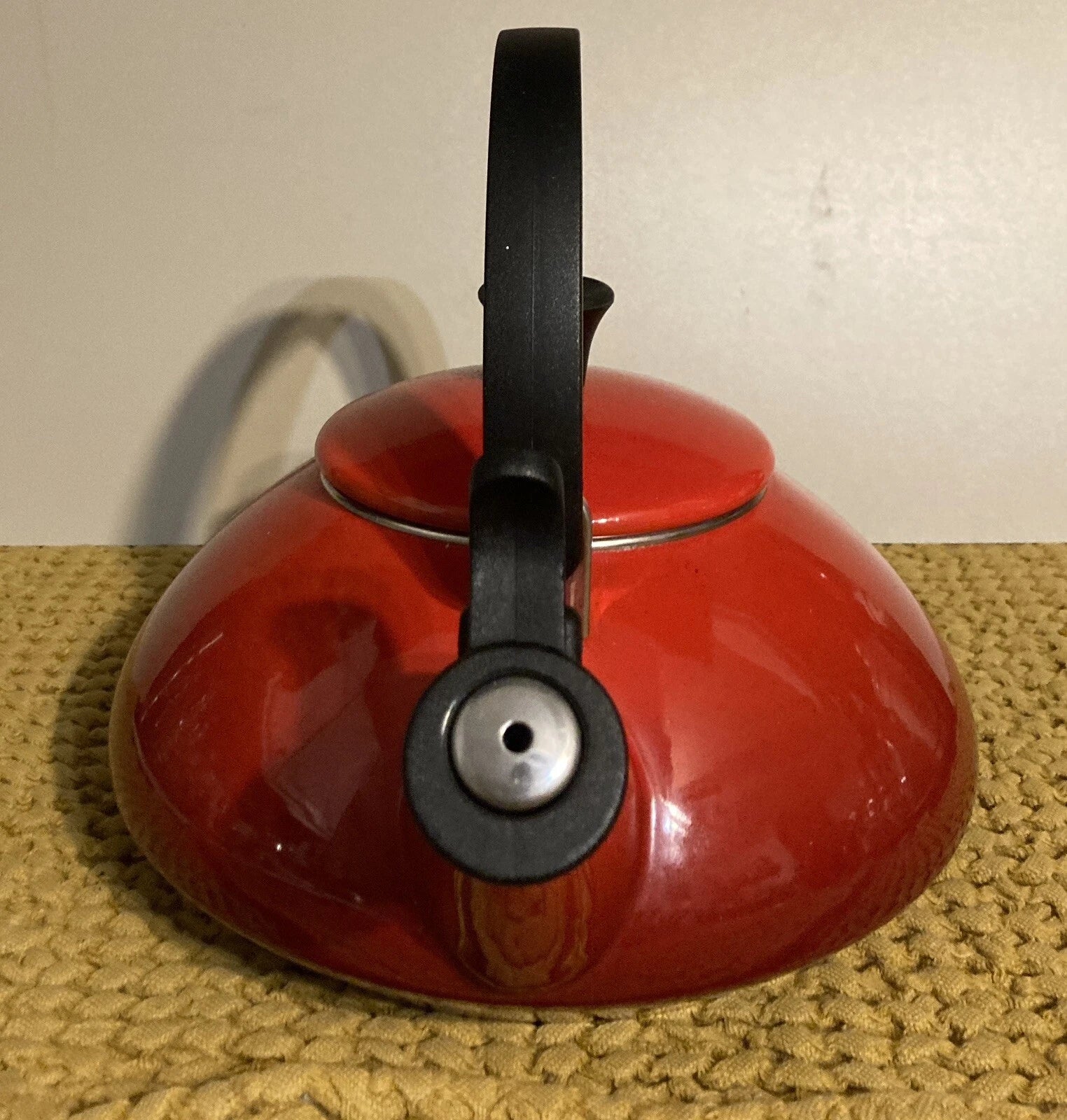 LE CREUSET Ombre Cherry Red Enamel on Steel Tea Pot 1.6 Qt ZEN Whistling Kettle