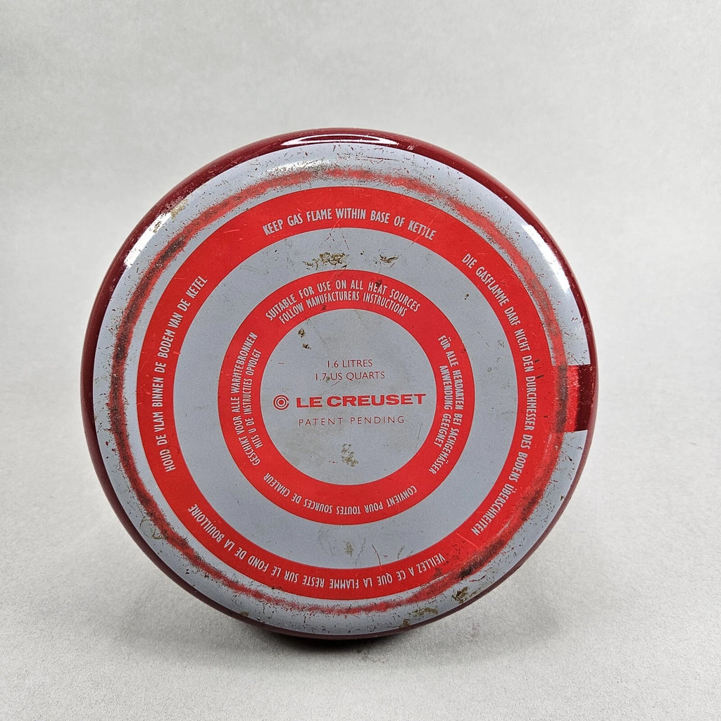 Le Creuset Enamel On Steel Classic Whistling Kettle Red Flame 1.7 Quarts 1.6 L