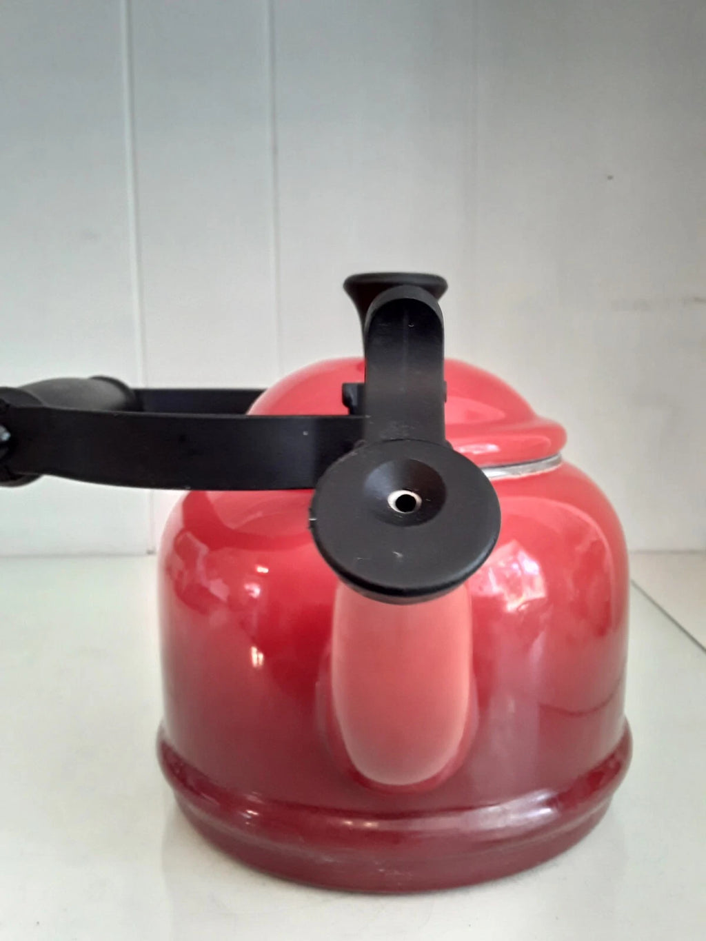 Le Creuset Flame Red Ombre 1.1 Liter Enamel Tea Kettle Whistling Kitchenware