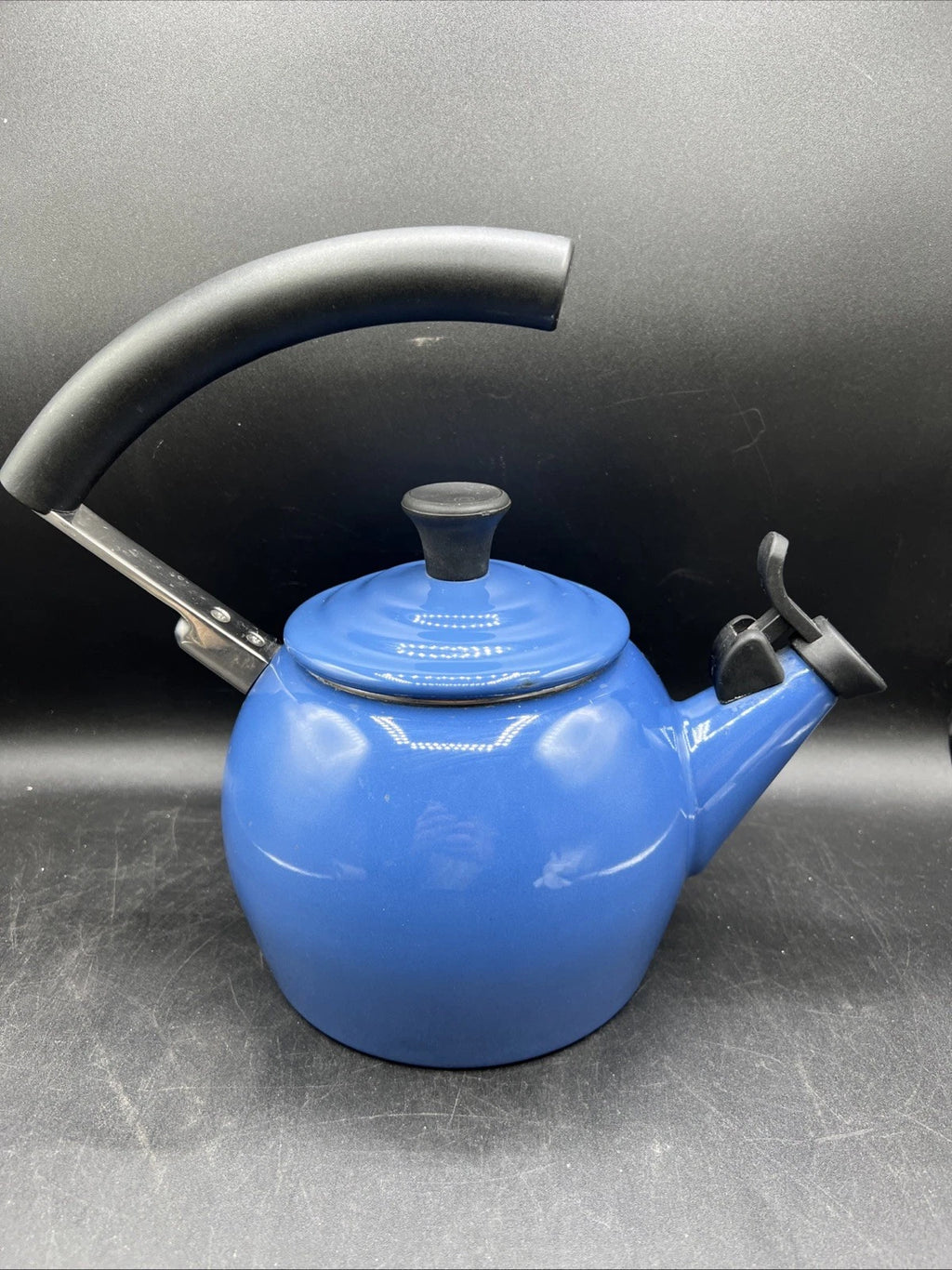 Le Creuset Classic Whistling Kettle 1.25 Qt Blue Enamel Steel Made Thailand