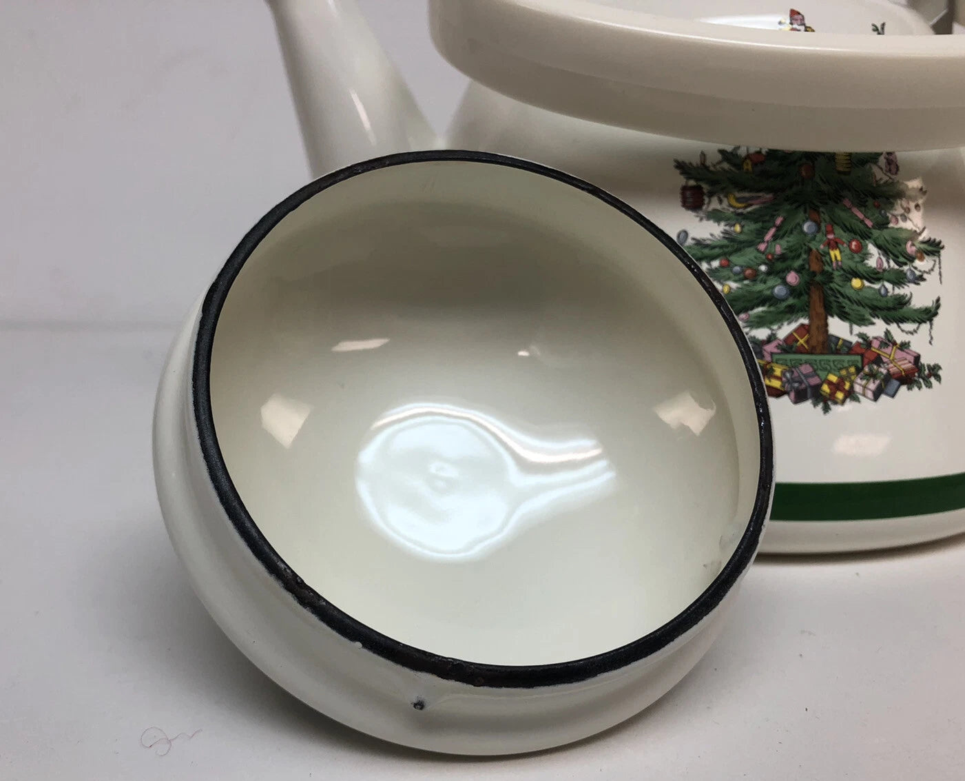 Spode Christmas Tree Tea Kettle - 2.5 Quart  Porcelain Enamel On Steel