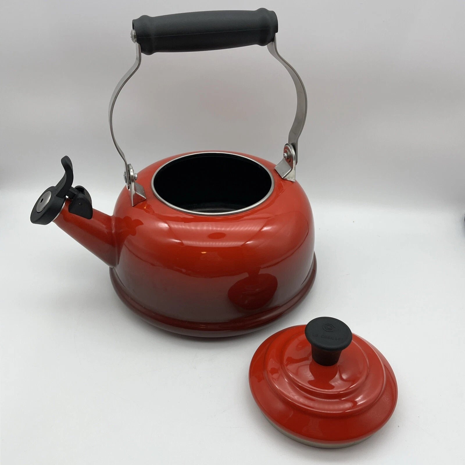 Le Creuset Tea Kettle Teapot Red Ombre Enamel Steel 1.7 Quart