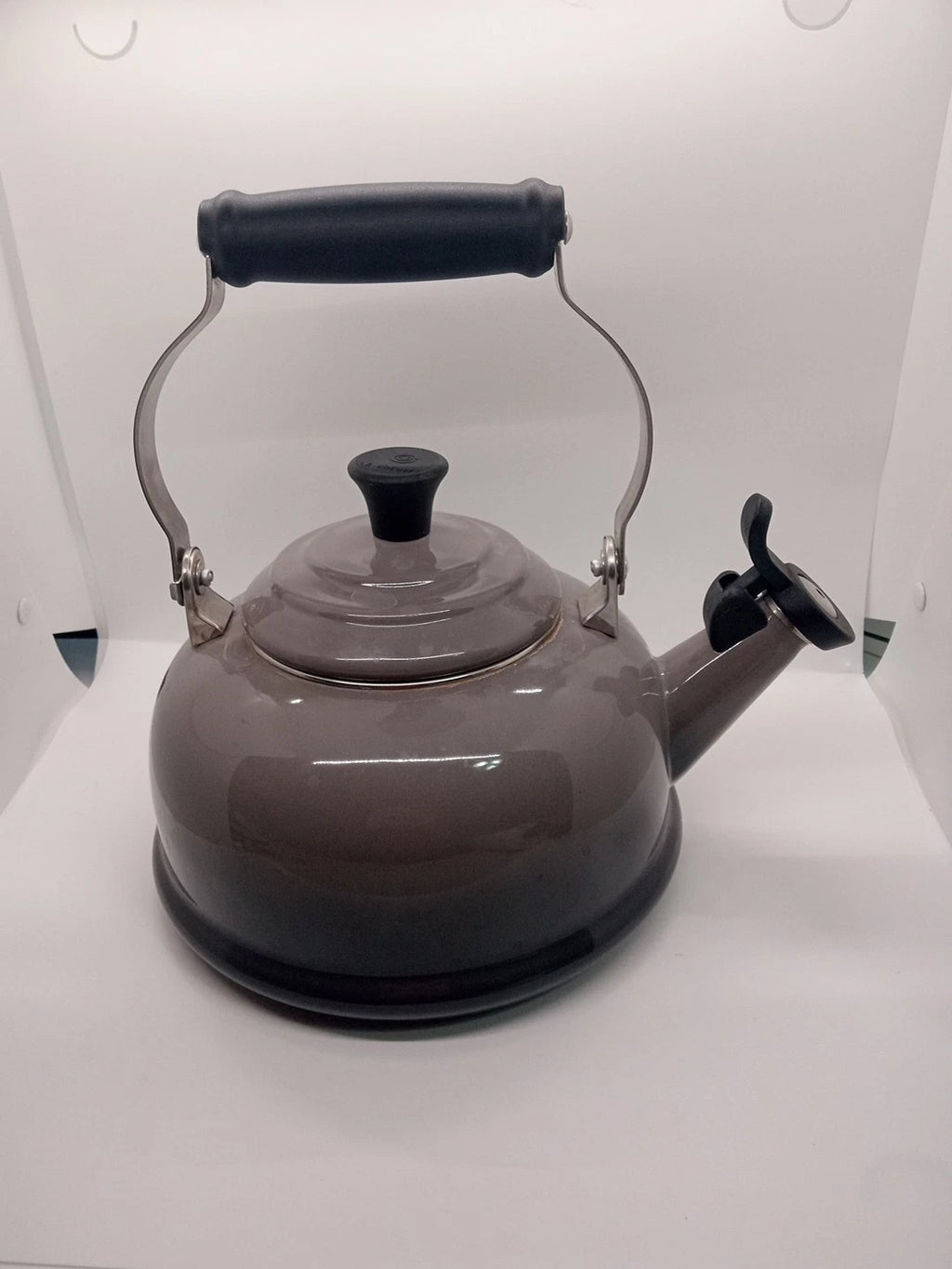 Le Creuset 1.6L 1.7 Qt Classic Whistling Kettle Grey Ombre EUC Enamel