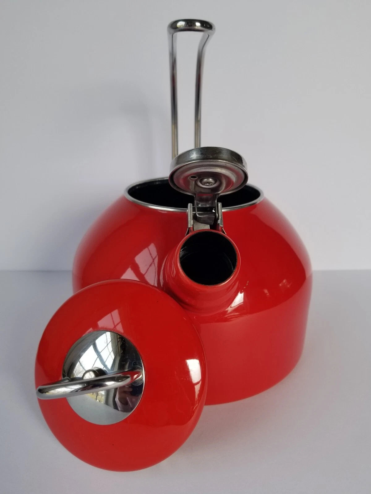 SUPER Nice MARTHA Stewart COLLECTION ~ 2.5 Qt. Tea  KETTLE ~ Red ENAMEL on STEEL