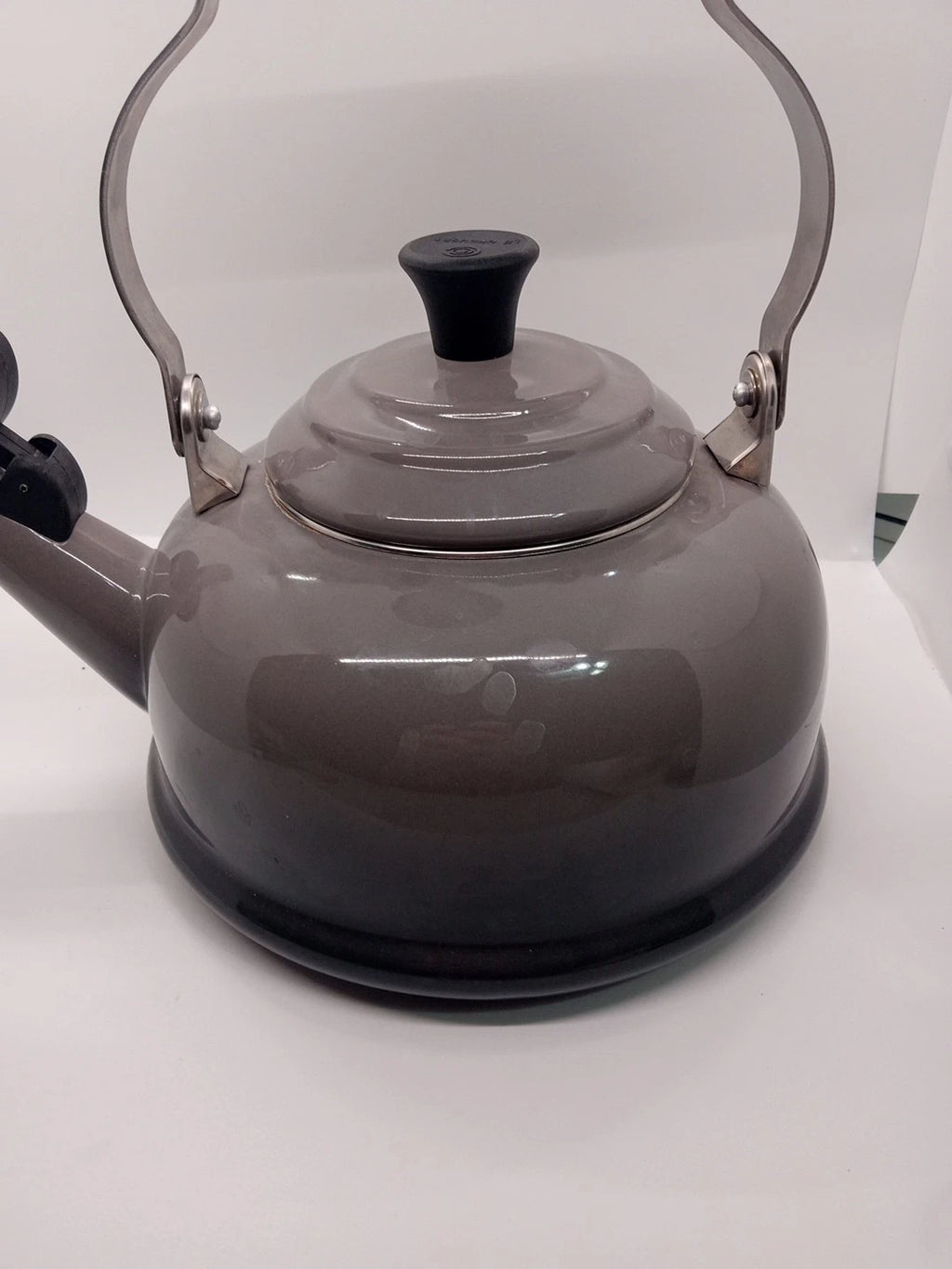 Le Creuset 1.6L 1.7 Qt Classic Whistling Kettle Grey Ombre EUC Enamel