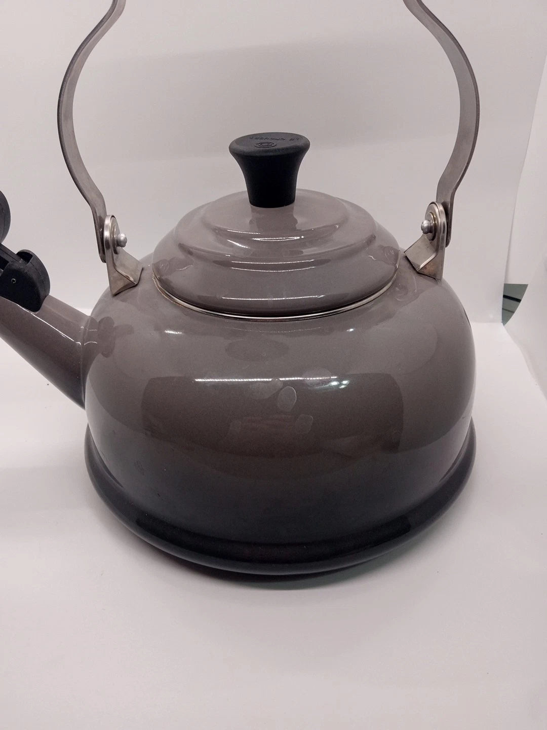 Le Creuset 1.6L 1.7 Qt Classic Whistling Kettle Grey Ombre EUC Enamel
