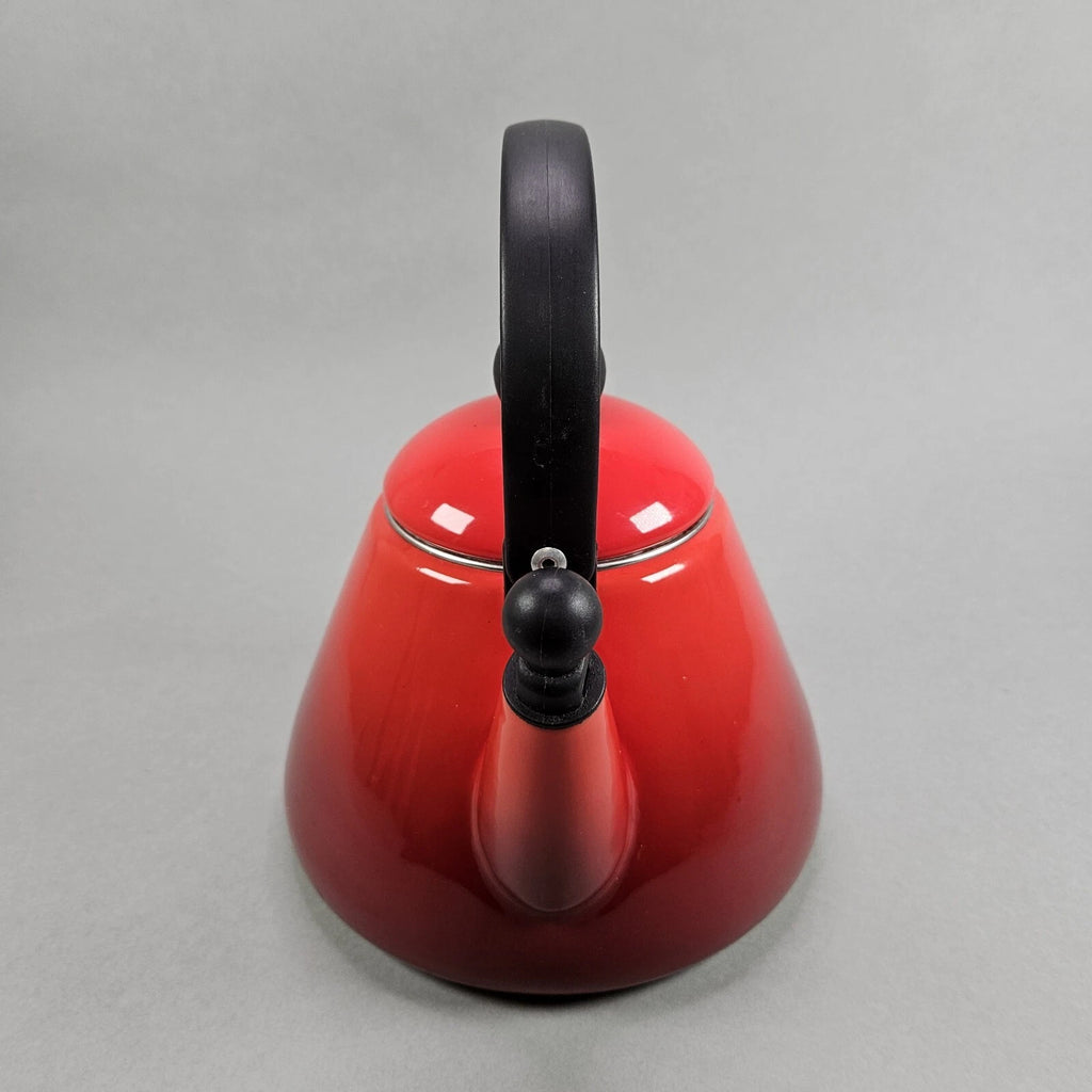 Le Creuset Enamel On Steel Classic Whistling Kettle Red Flame 1.7 Quarts 1.6 L