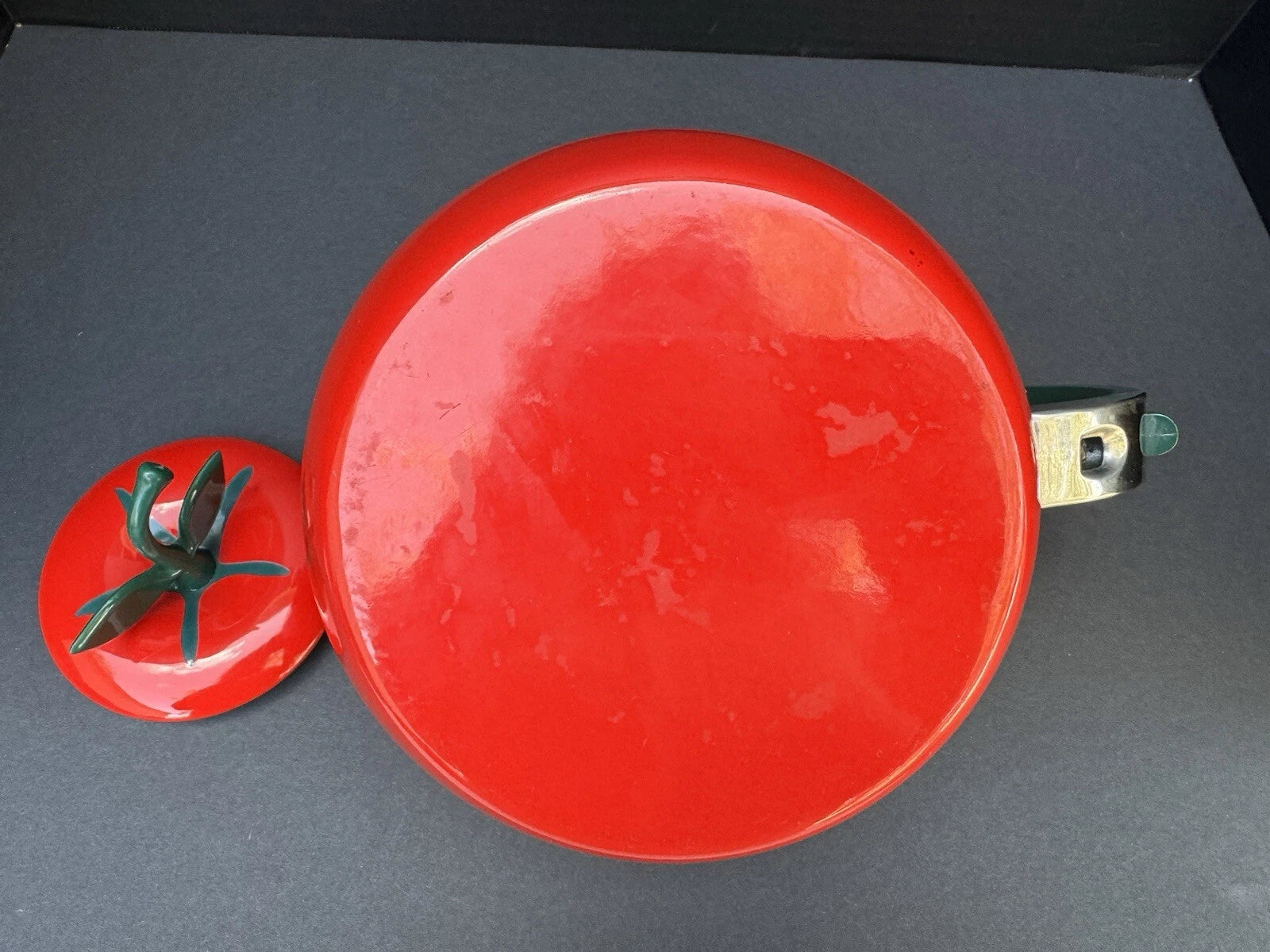 Copco - Enamel Tomato Tea Kettle - Brilliant Red - 2.5 Quarts