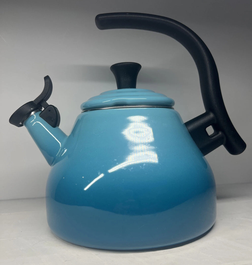 Le Creuset Chrysenth Turquoise Hombre Whistling Tea Kettle 1.6 US Quart Enamel