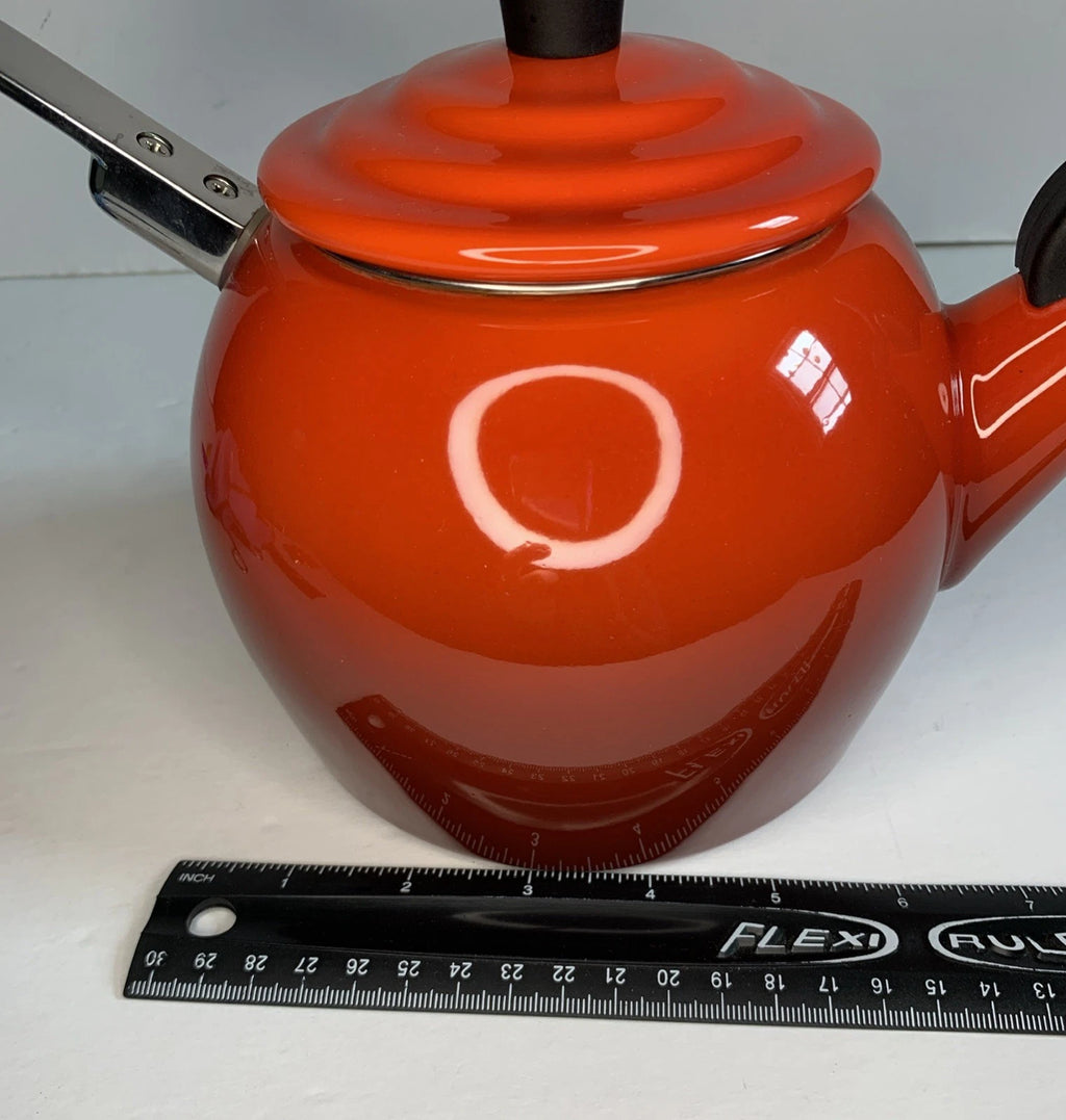 Le Creuset Halo Whistling Teapot 1.1 Literd Red Cerise Ombré 1.25 Quart Enamel