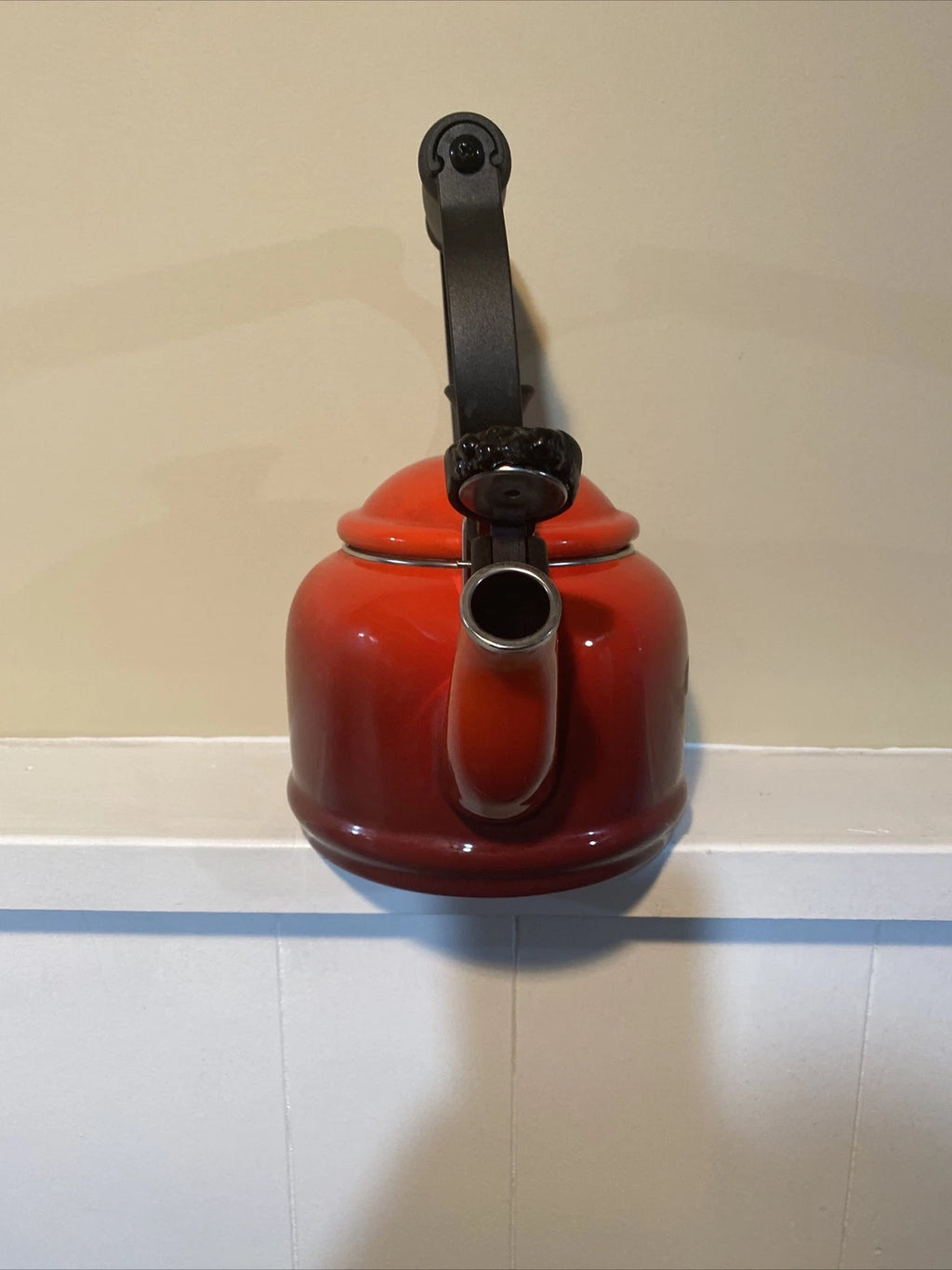 LE CREUSET Whistling Tea Kettle 1.25 Quart  Cerise Red Enamel Teapot