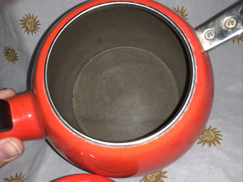 Le Creuset 1.25 qt Enamel on Steel Red Gradient Whistling Tea Kettle Pot Steam
