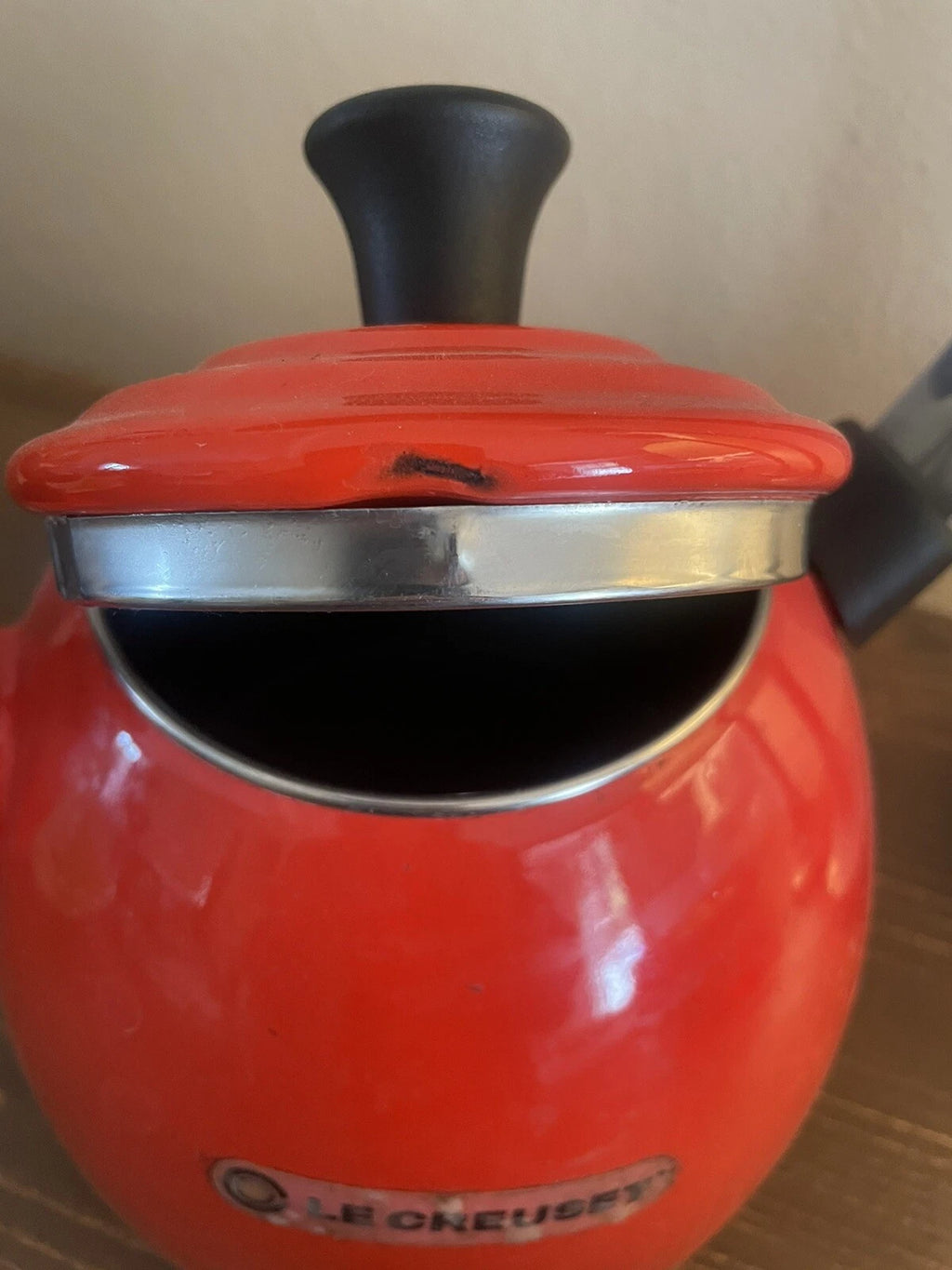 Le Creuset Carmin Red Halo Whistling Tea Kettle Enamel on Steel 1.5L 1.6 Qt