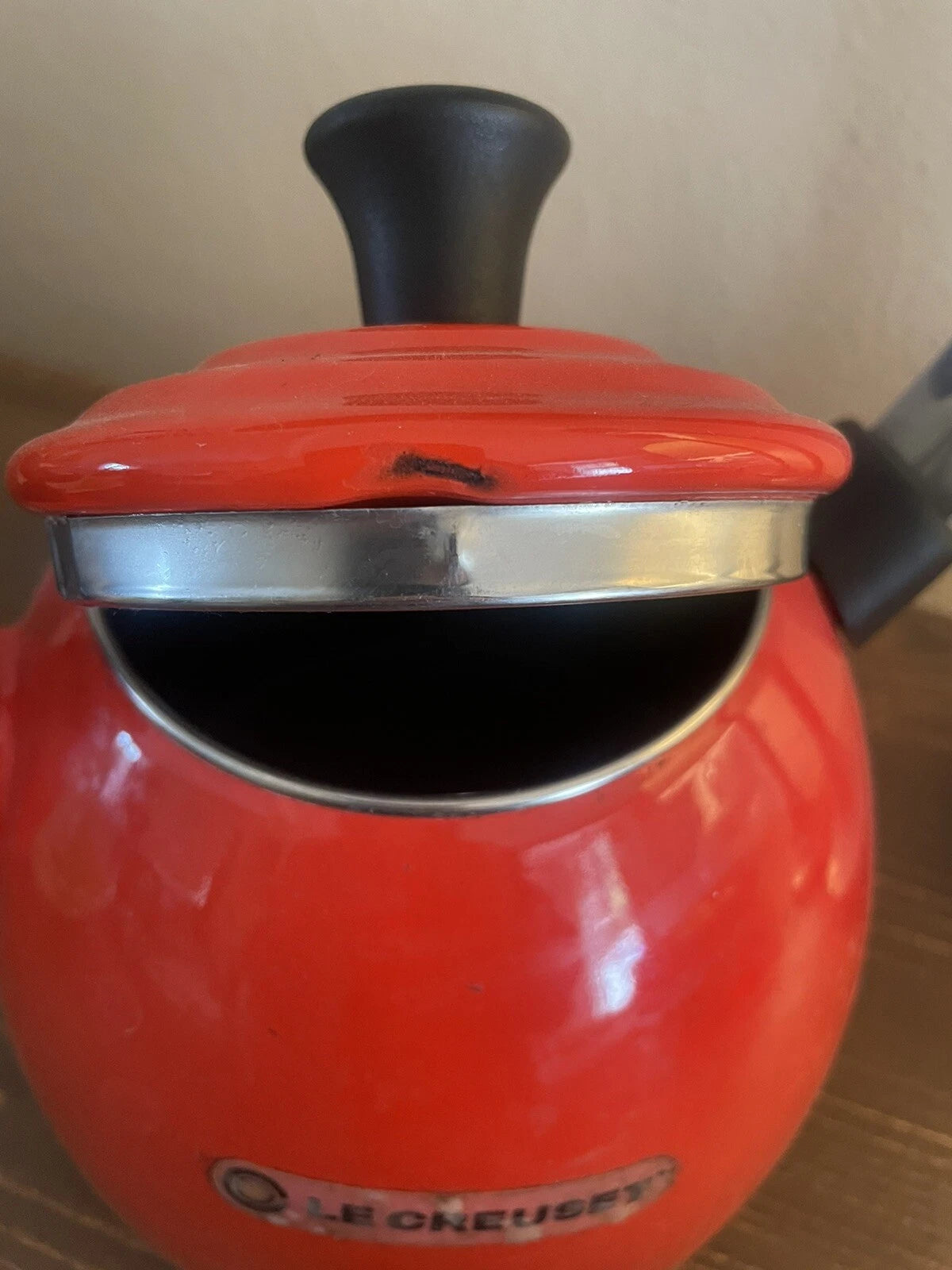 Le Creuset Carmin Red Halo Whistling Tea Kettle Enamel on Steel 1.5L 1.6 Qt
