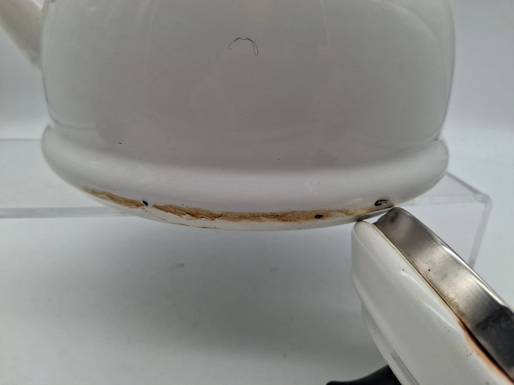 Le Creuset Whistling Tea Kettle White Enamel Steel 1.7 - Enamel/Steel