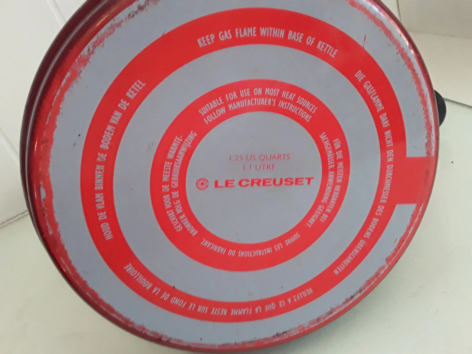 Le Creuset Flame Red Ombre 1.1 Liter Enamel Tea Kettle Whistling Kitchenware