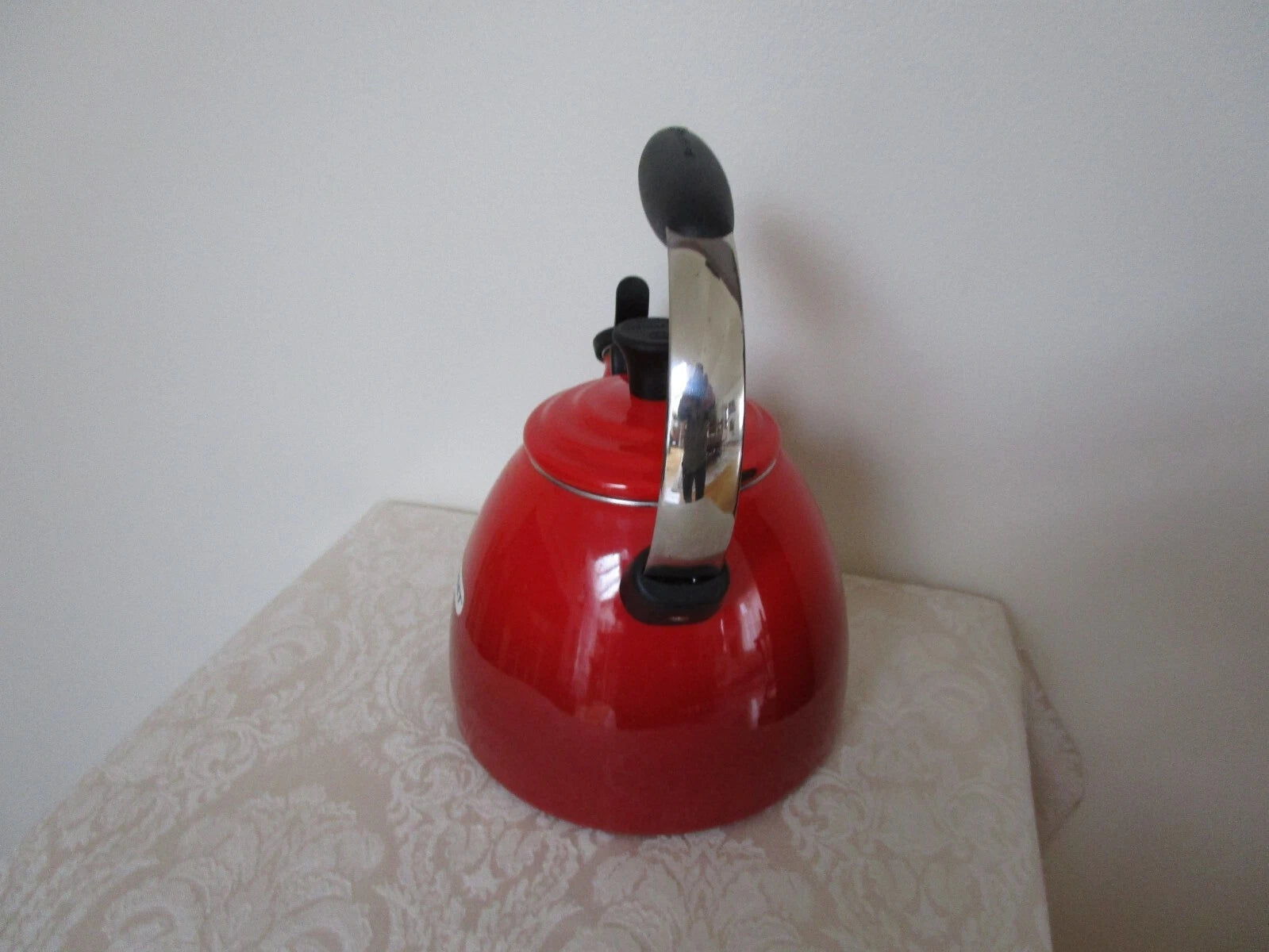 Le Creuset Cherry Red Enamel  Whistling Tea Kettle 11 Cups New With Defect