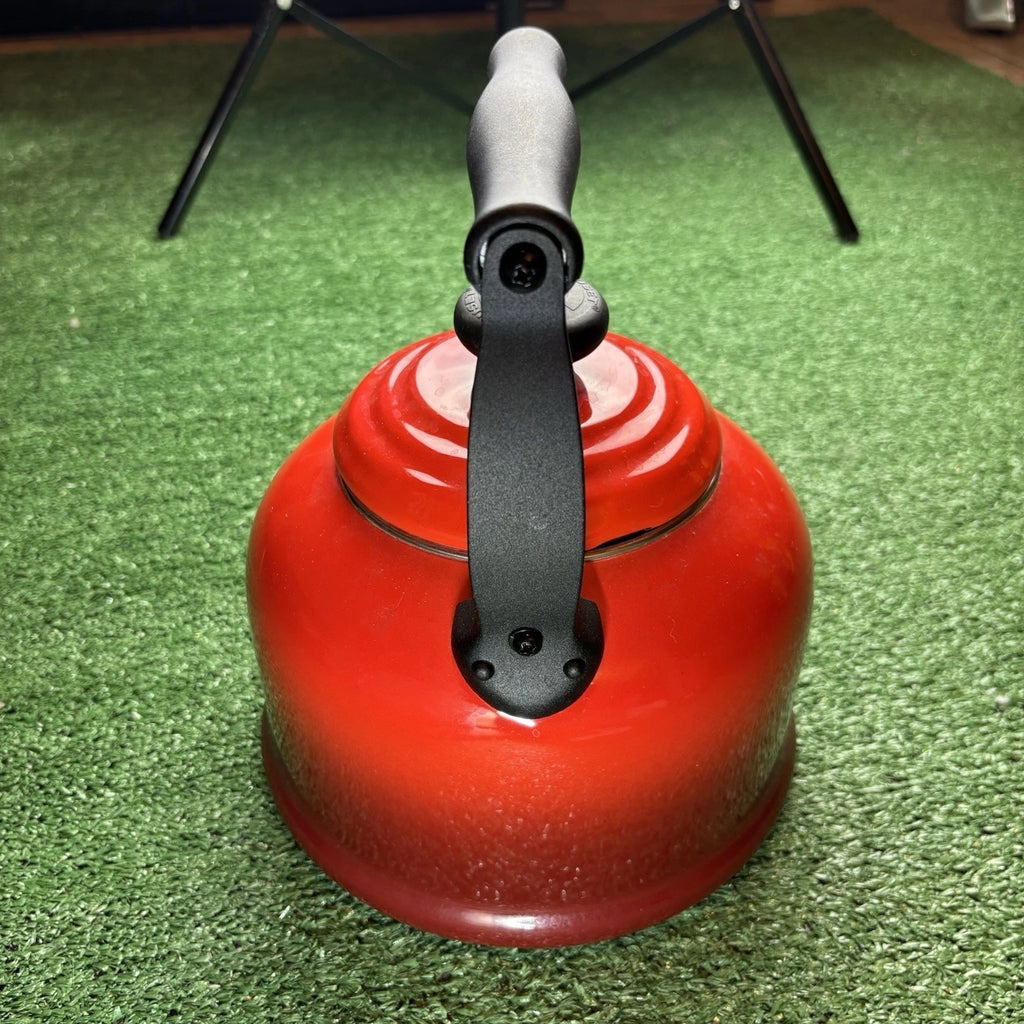 Le Creuset 2.2 Qt / 2L Kettle with/Lid Red Ombre Flame Enamel