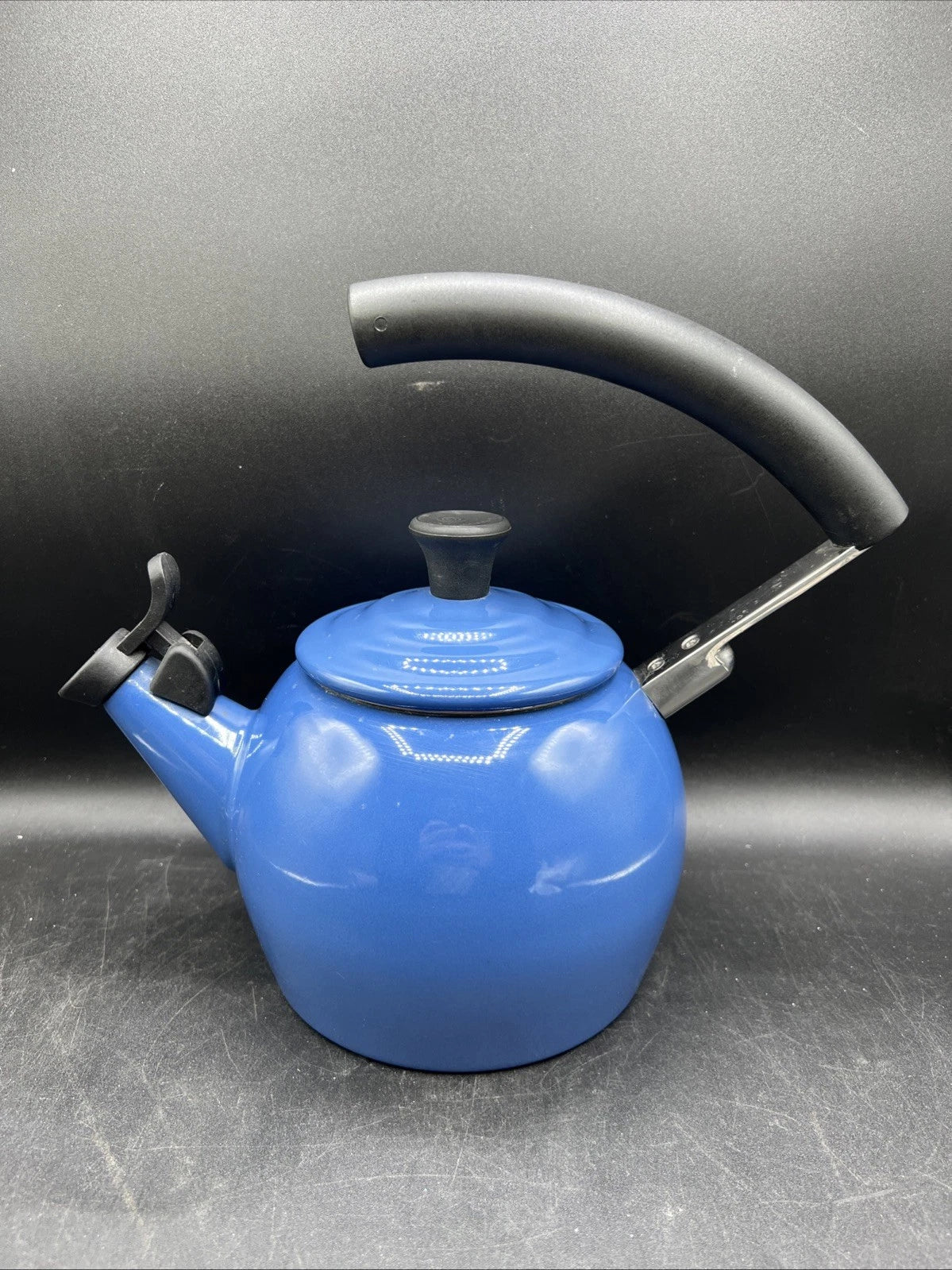 Le Creuset Classic Whistling Kettle 1.25 Qt Blue Enamel Steel Made Thailand