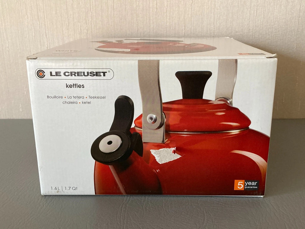 Le Creuset Whistling Tea Kettle 1.7 Qt White Enamel on Steel New