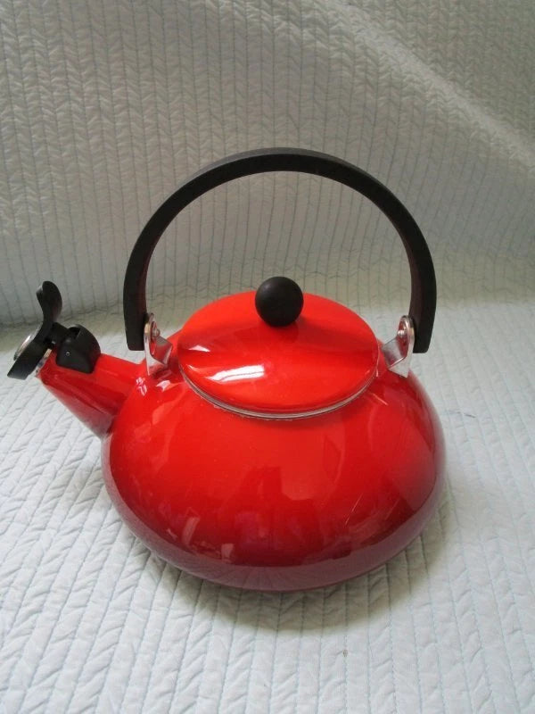 Le Creuset Zen Whistling Tea Kettle Pot Cerise Red Ombre 1.6 Quart