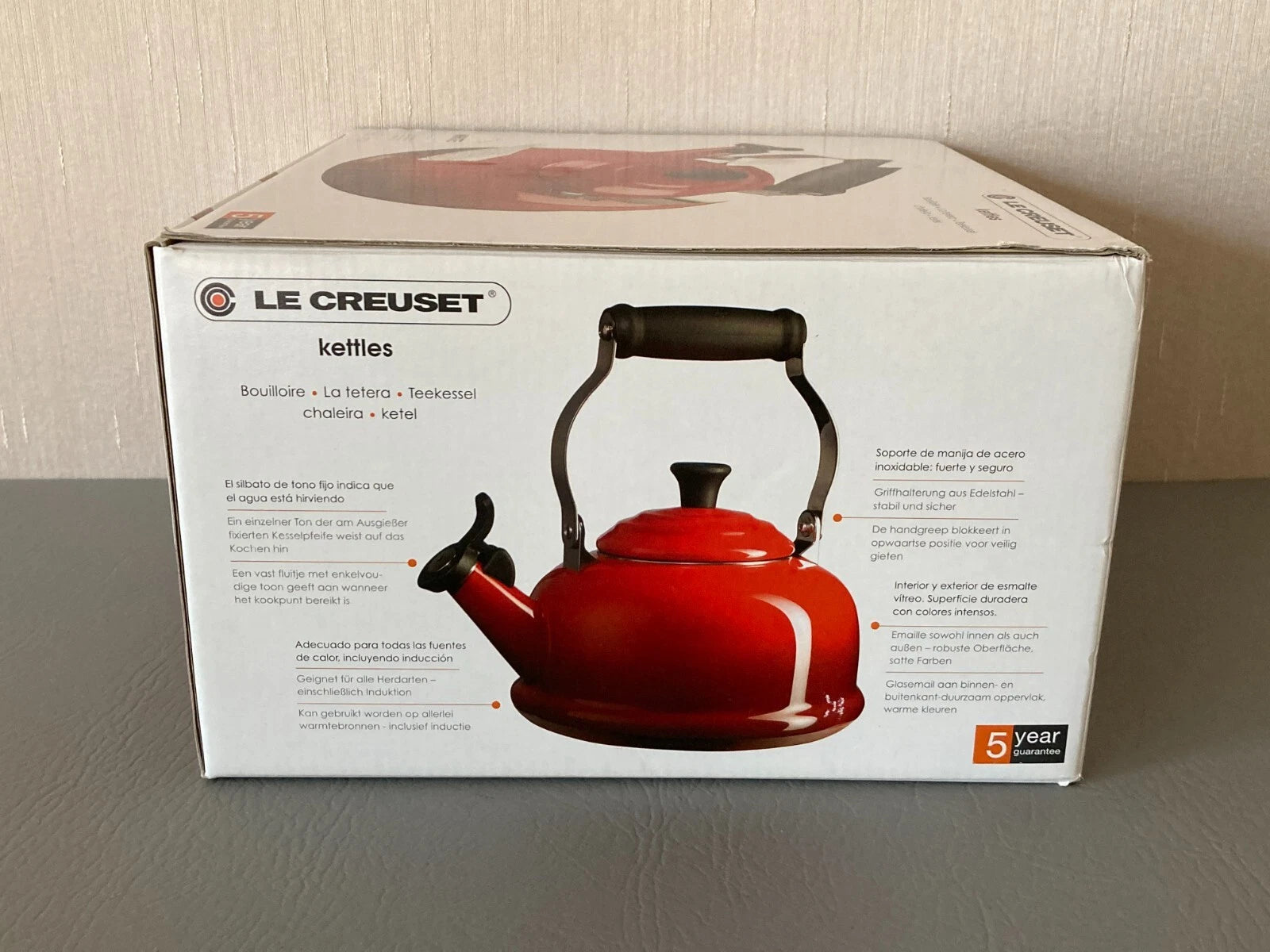 Le Creuset Whistling Tea Kettle 1.7 Qt White Enamel on Steel New