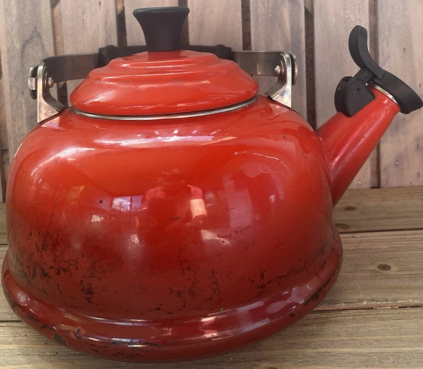 Le Creuset OOLONG Kettle Cerise Red 1.7QT/1.6L Enamel Minor Wear