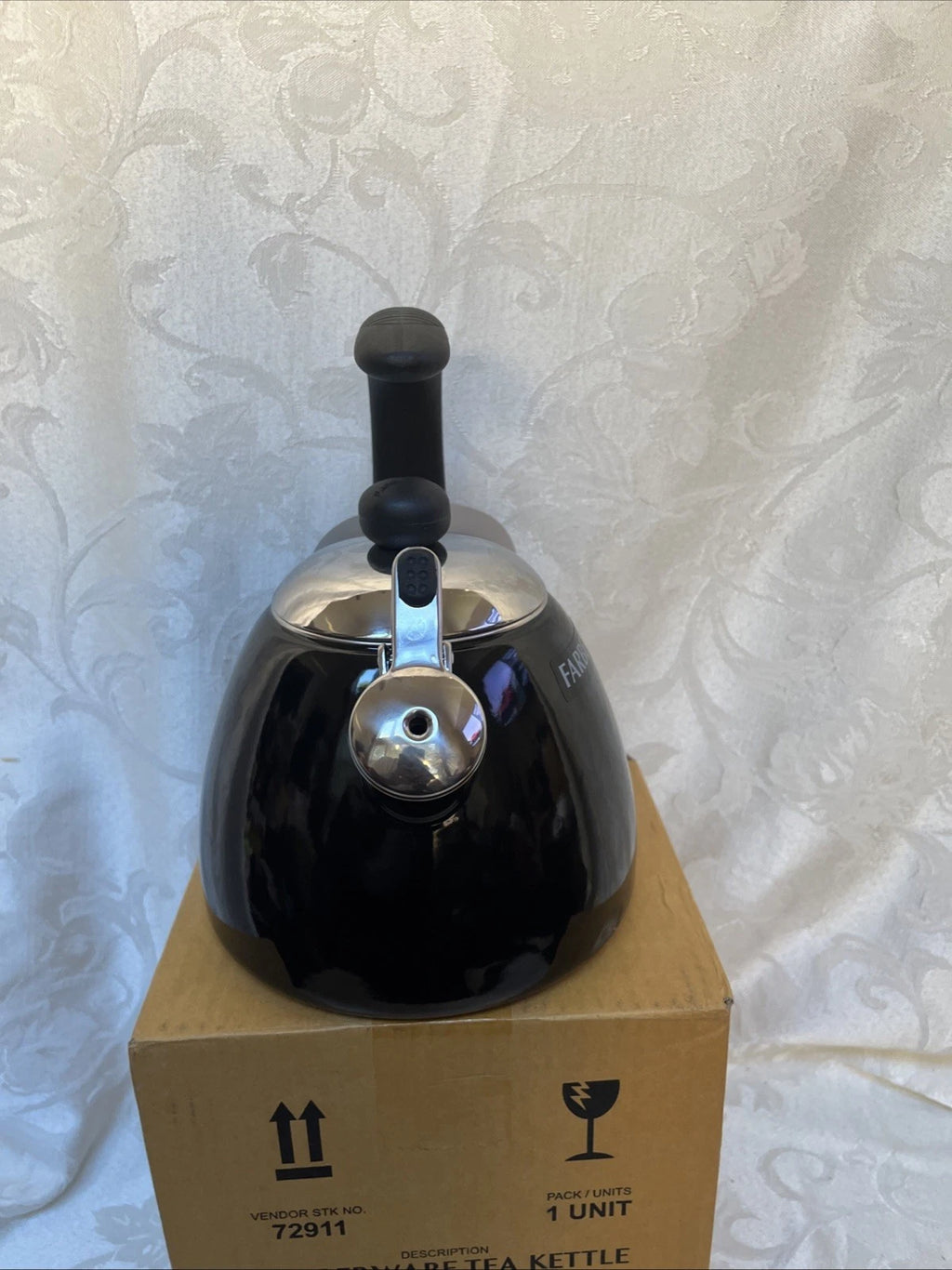 FARBERWARE Bella Water Kettle Whistling Stovetop Tea Pot - Black 2.5Qt.