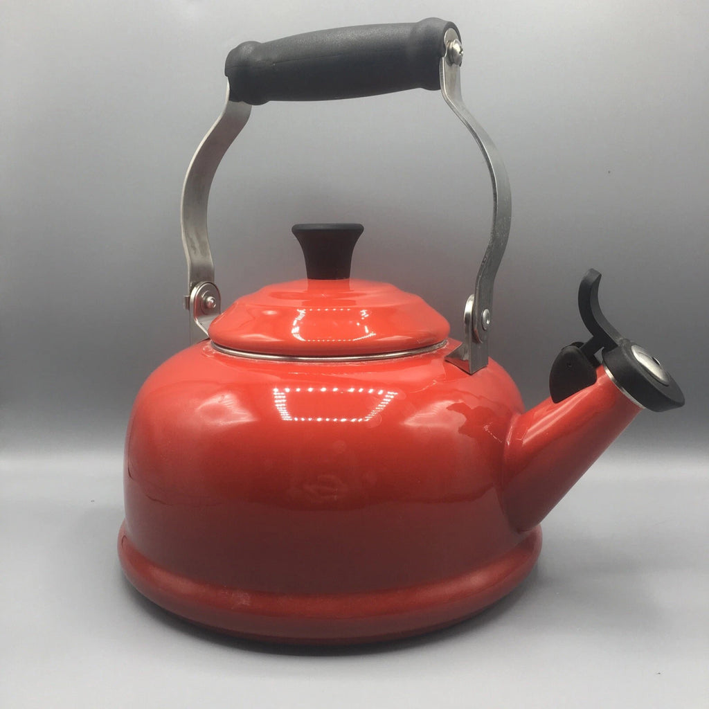 Le Creuset Whistling Tea Kettle Teapot Cerise Red 1.7 Qt (1.6L)
