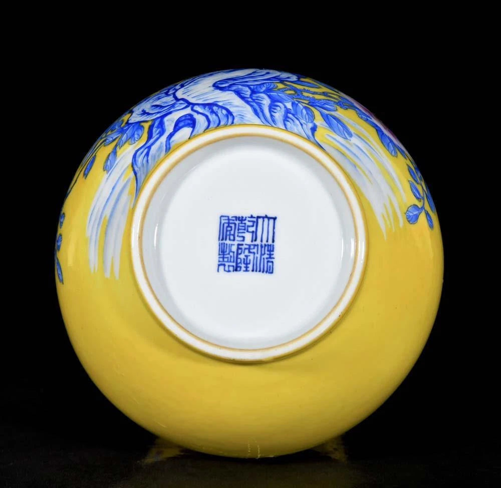 Qianlong Signed Old Chinese Colour Enamel Vase W/bird N3683