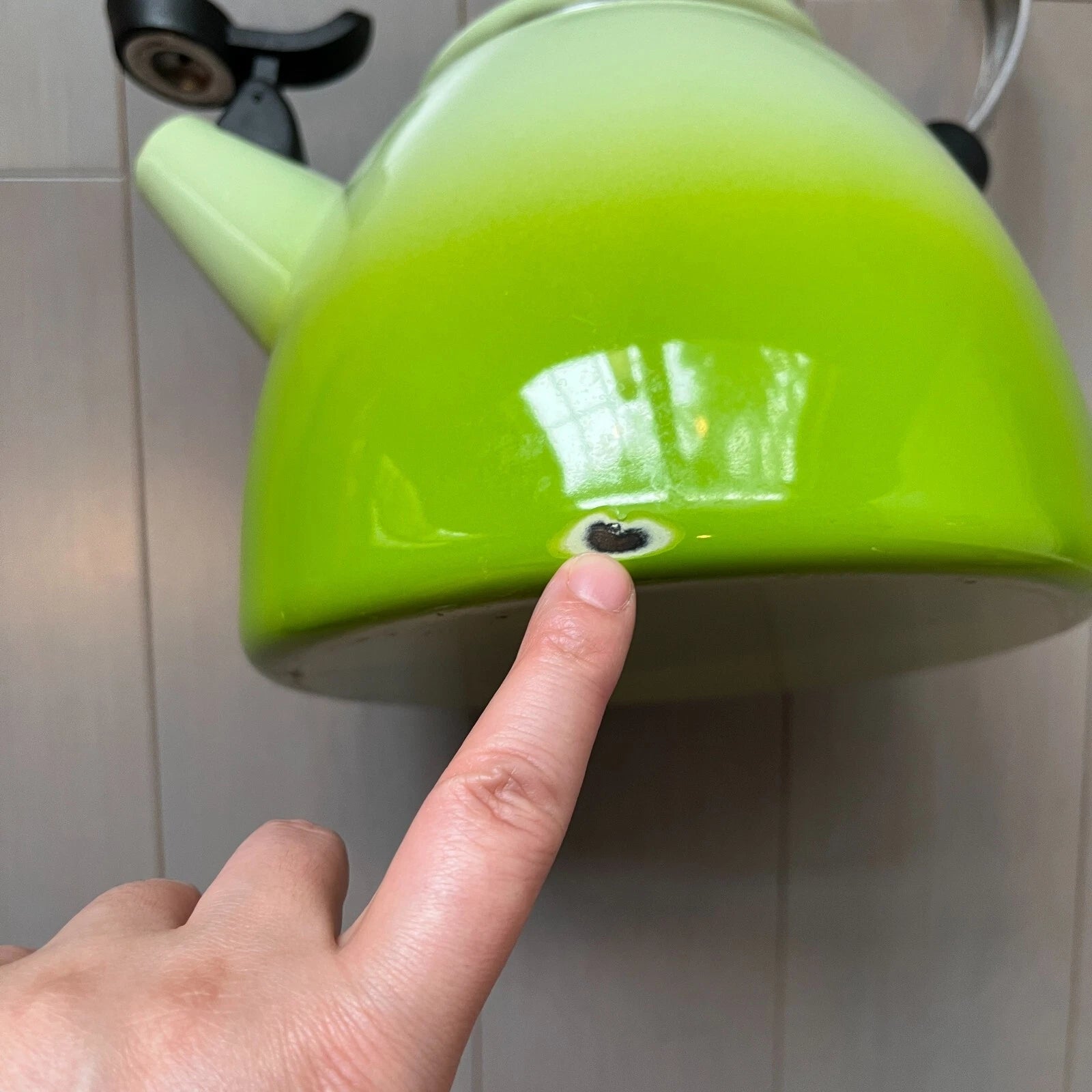 Le Creuset Lime Green Enamal On Steel Kiwi Whistling Tea Kettle 1.6 qt VGC