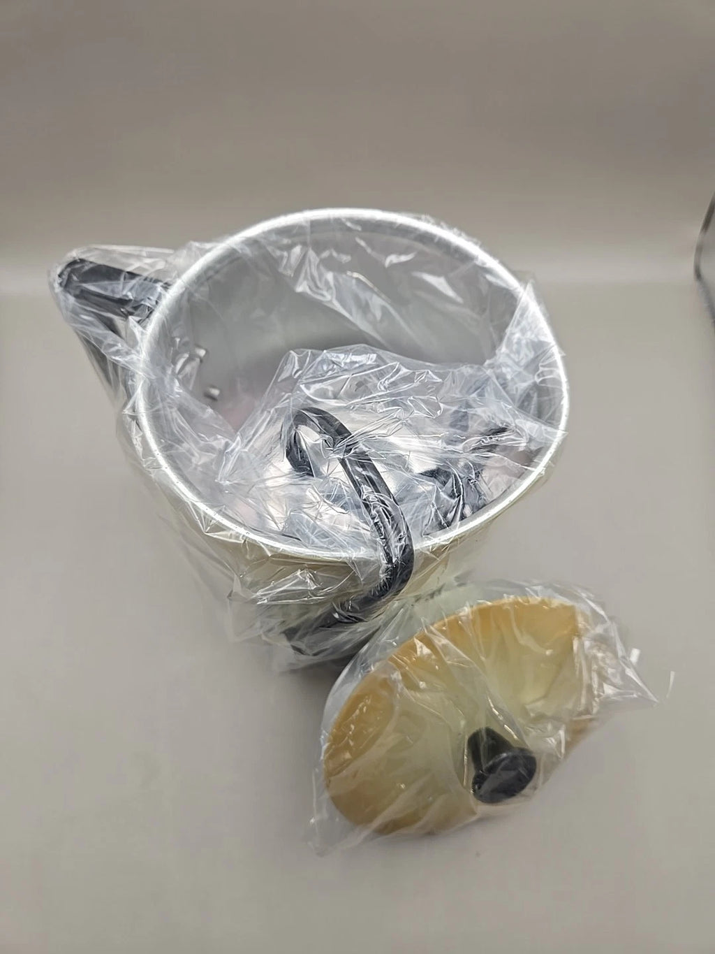 VALIANT HOT Water POT 4 CUP ELECTRIC Enameled ALUMINUM WATER #927186 Yellow