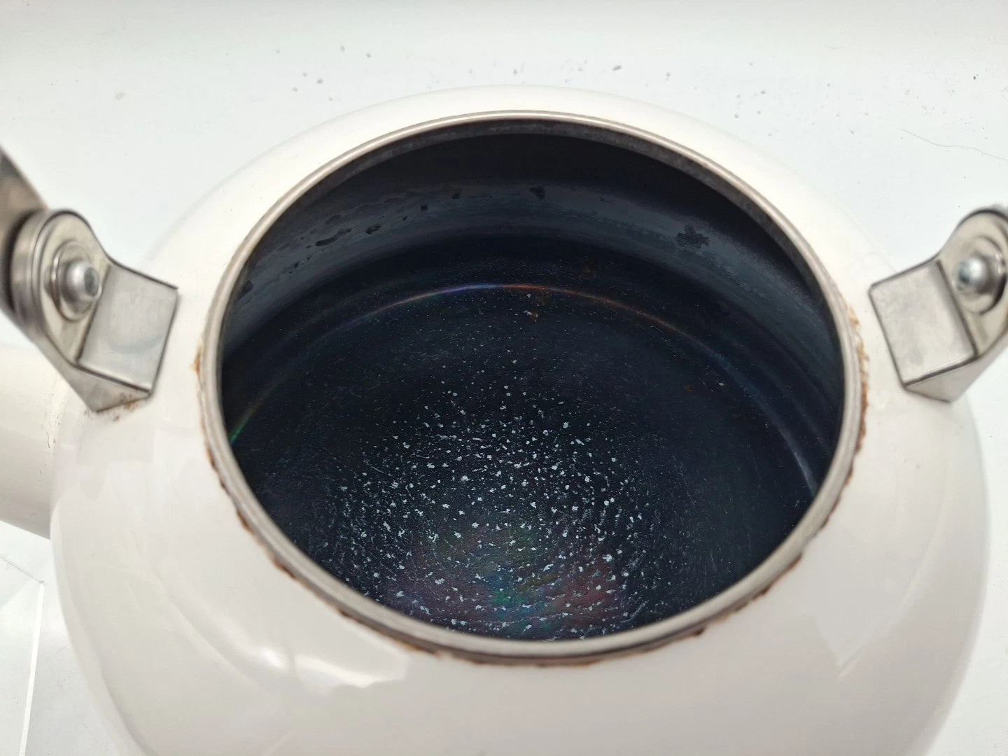 Le Creuset Whistling Tea Kettle White Enamel Steel 1.7 - Enamel/Steel